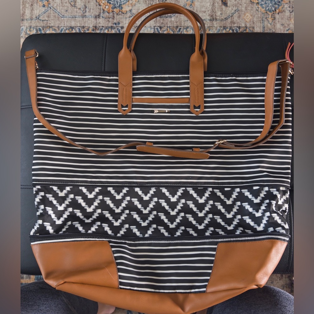 Stella & Dot Weekend Bag / Carry-On Travel Tote (expandable)